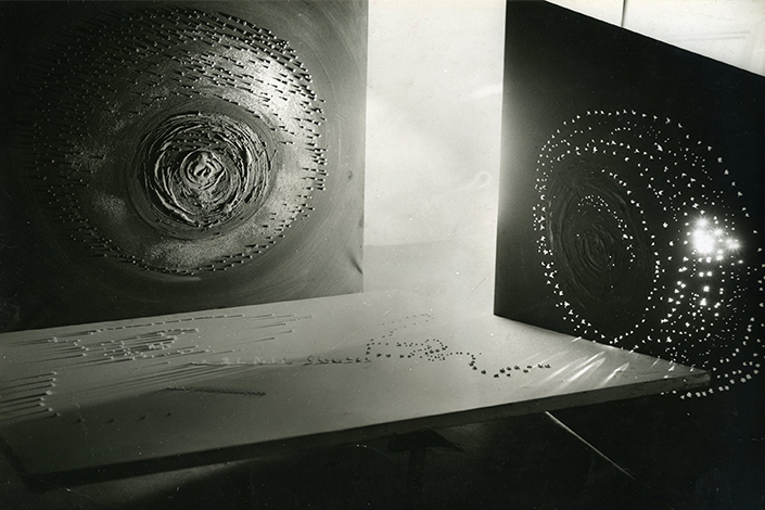 Lucio Fontana, Trasmissioni tv con la serie dei Buchi, 1952